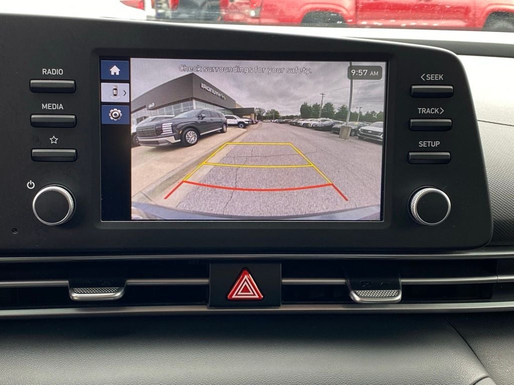 2024 Hyundai ELANTRA SE