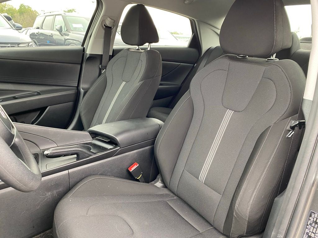 2024 Hyundai ELANTRA SE