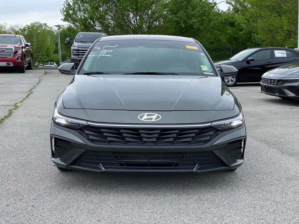 2024 Hyundai ELANTRA SE