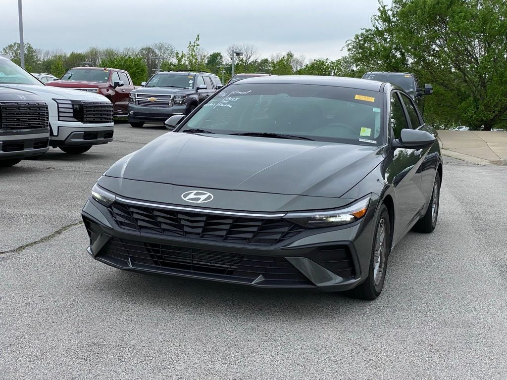 2024 Hyundai ELANTRA SE