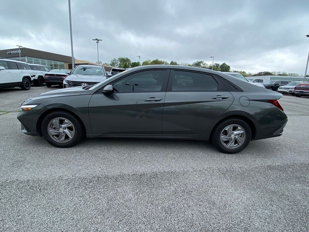 2024 Hyundai ELANTRA SE