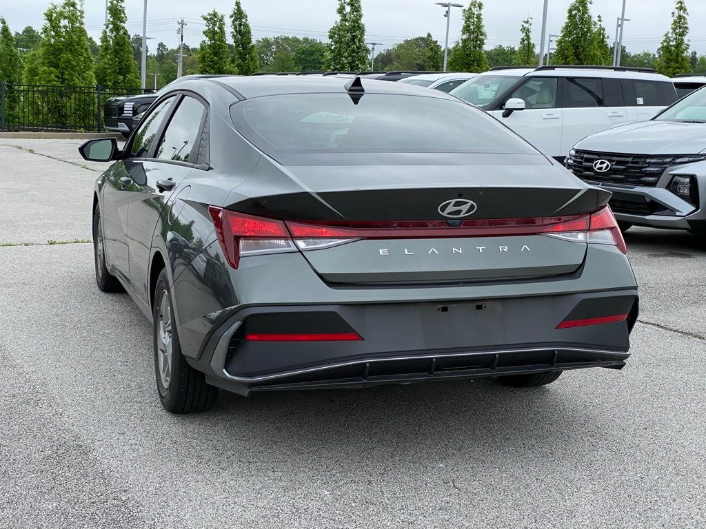 2024 Hyundai ELANTRA SE