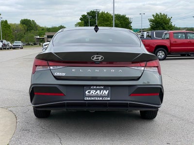 2024 Hyundai ELANTRA SE
