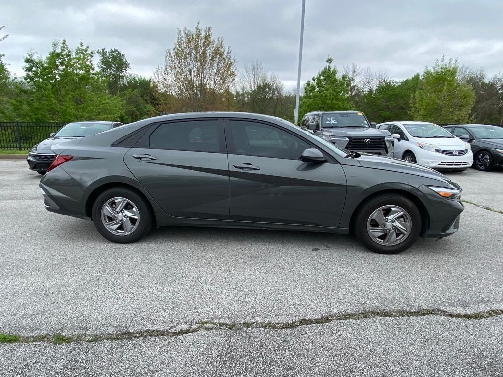 2024 Hyundai ELANTRA SE