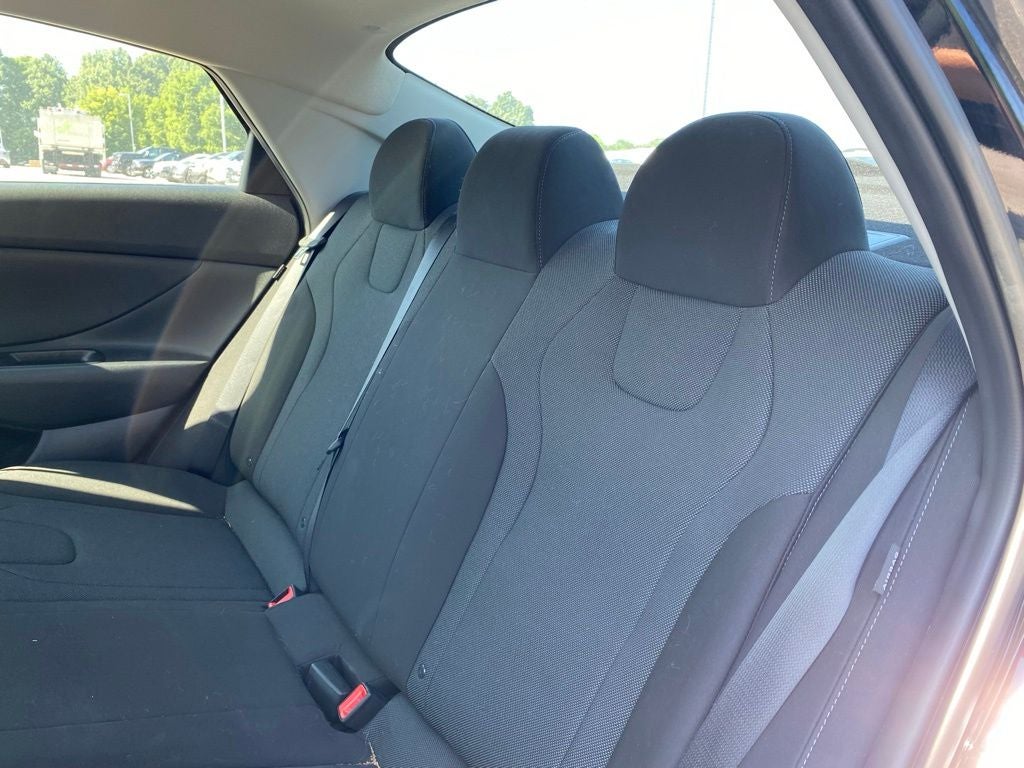 2025 Hyundai ELANTRA SE