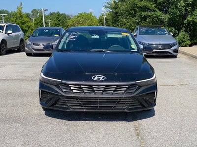 2025 Hyundai ELANTRA SE