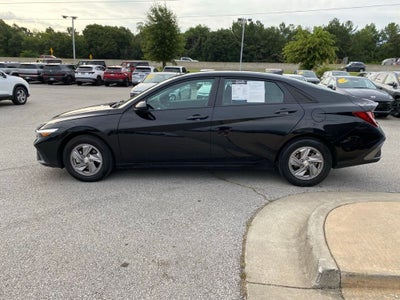 2025 Hyundai ELANTRA SE