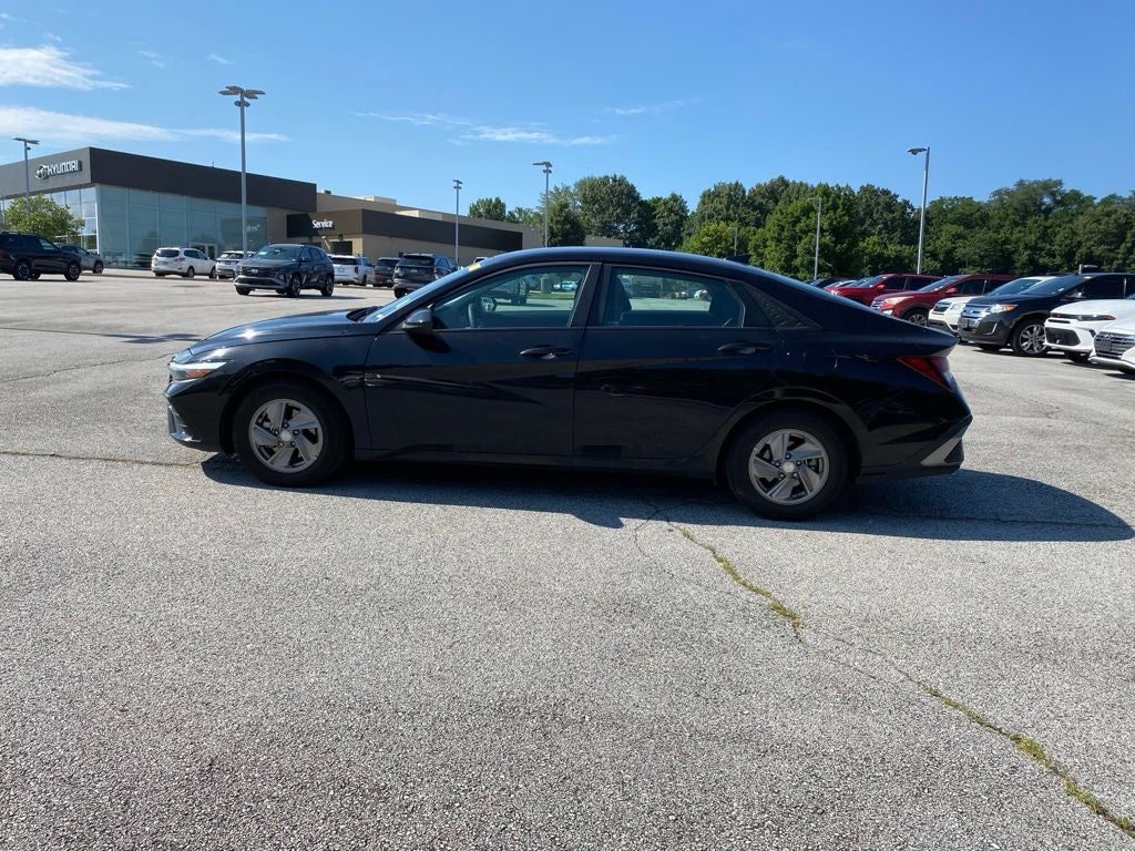 2025 Hyundai ELANTRA SE