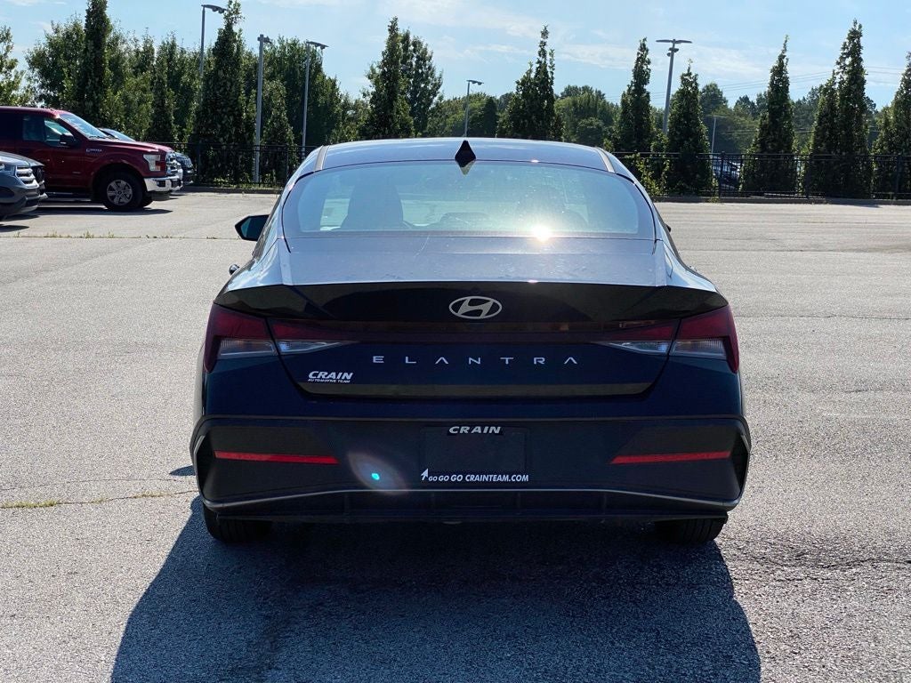 2025 Hyundai ELANTRA SE