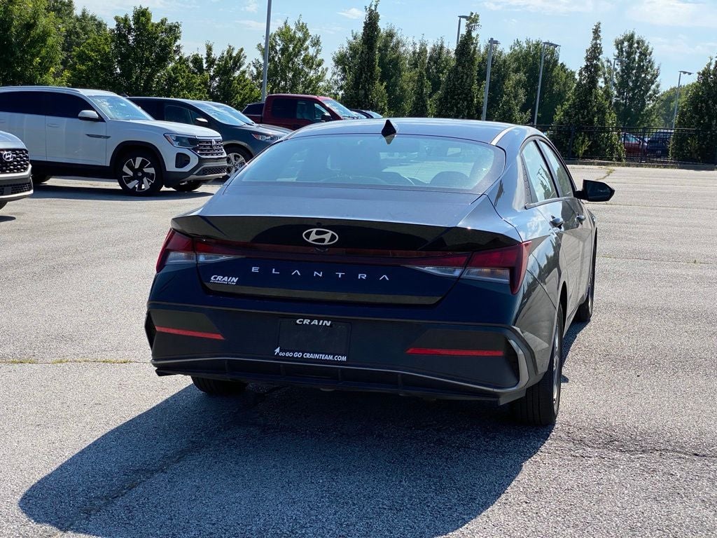 2025 Hyundai ELANTRA SE