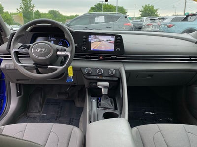 2024 Hyundai ELANTRA SE