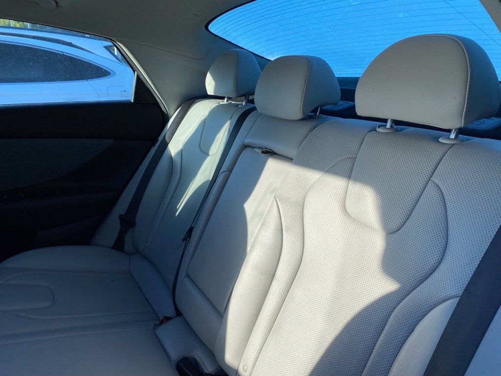 2024 Hyundai Elantra Limited - Photo 9