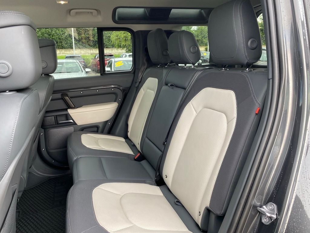 2024 Land Rover Defender X-Dynamic SE - Photo 27