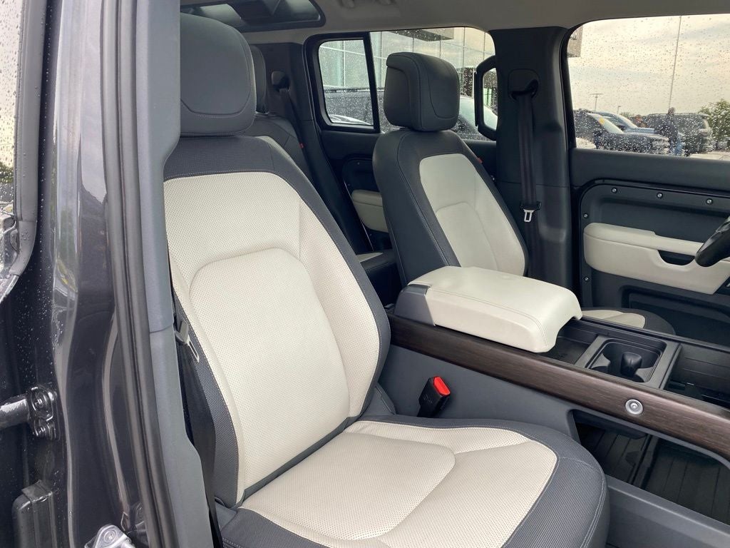 2024 Land Rover Defender X-Dynamic SE - Photo 31
