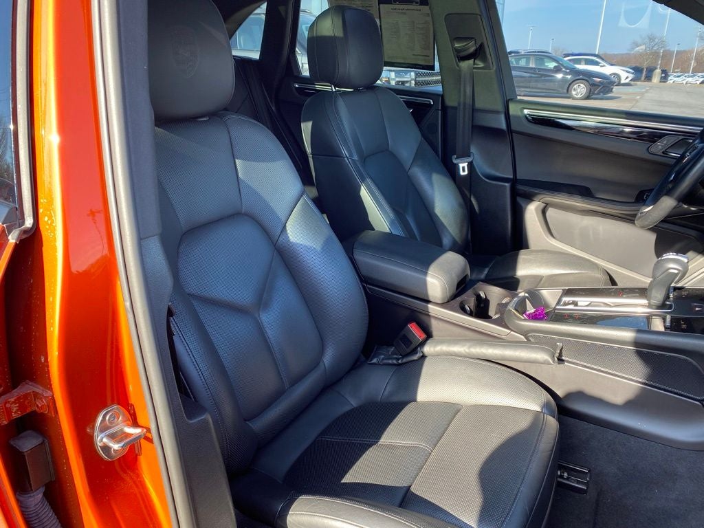 2022 Porsche Macan Base