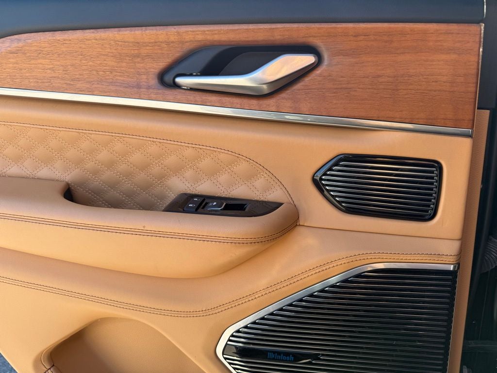 2022 Jeep Grand Cherokee Summit TECH GROUP 5