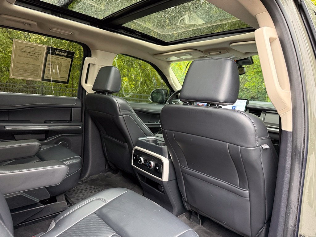 2024 Ford Expedition Max XLT - 4WD / PANORAMIC SUNROOF / ONE OWNER