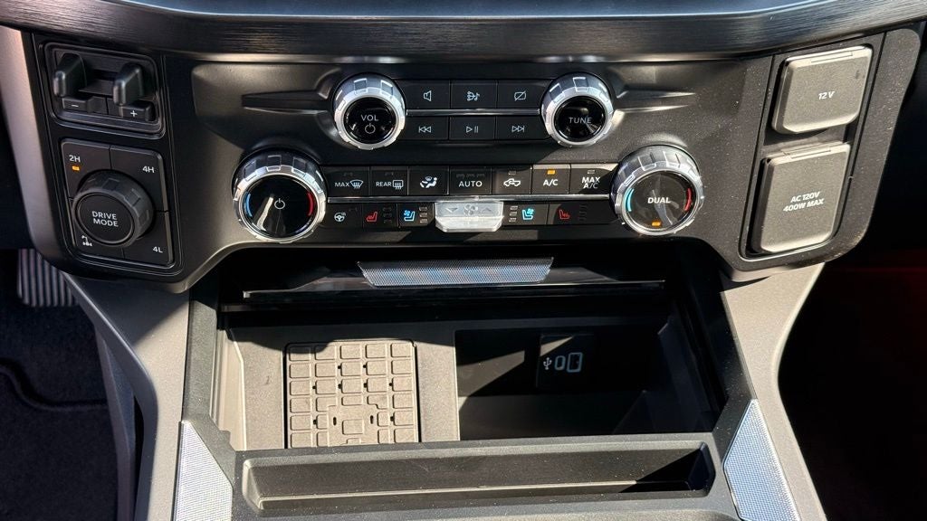 2024 Ford F-250SD Lariat Black Widow Package