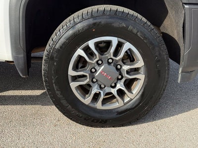 2024 GMC Sierra 2500HD SLT - 4WD / CLEAN CARFAX HISTORY
