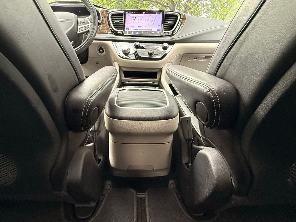 2022 Chrysler Pacifica Limited SOCCER MOM EDITION