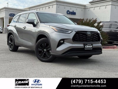 2025 Toyota Highlander XLE - AWD / SUNROOF / CLEAN CARFAX