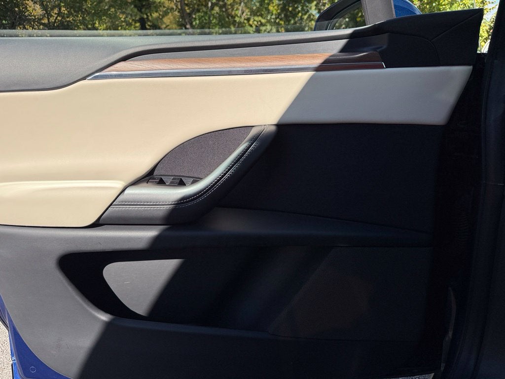 2022 Tesla Model X Base - AWD / 3RD ROW / CLEAN CARFAX
