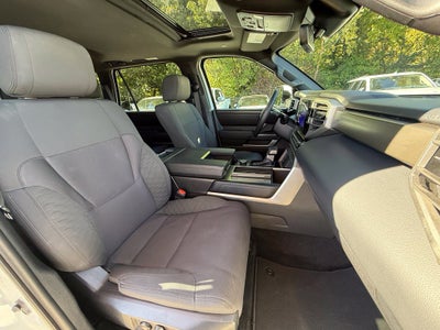 2025 Toyota Sequoia SR5 - 4WD / SUNROOF / CLEAN CARFAX