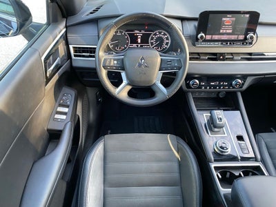 2022 Mitsubishi Outlander SE