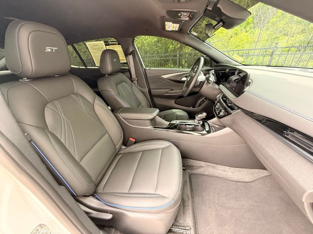 2026 Buick Envista Sport Touring ONE OWNER CLEAN CARFAX