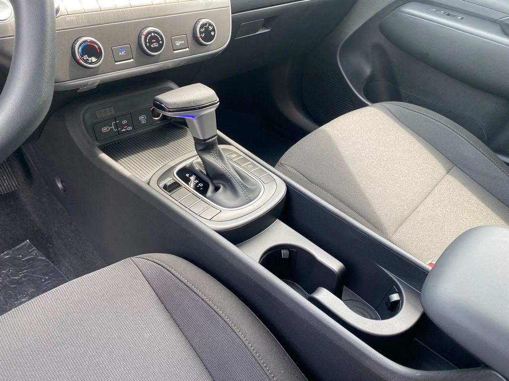 2027 Hyundai KONA SE