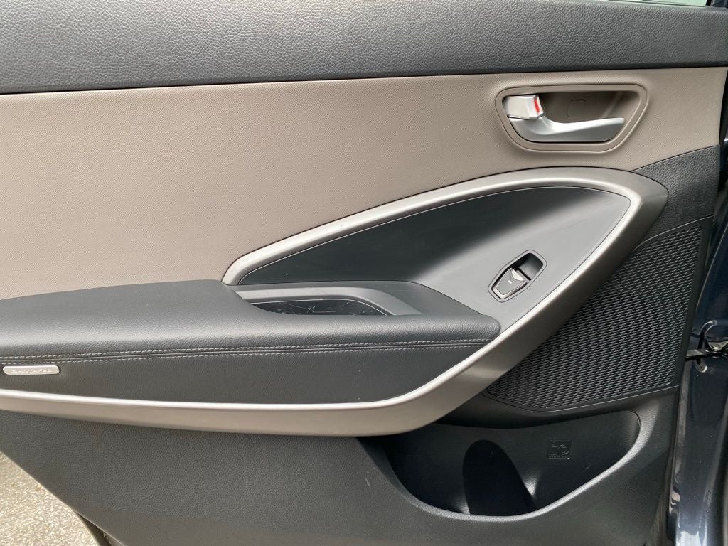 2017 Hyundai SANTA FE SE