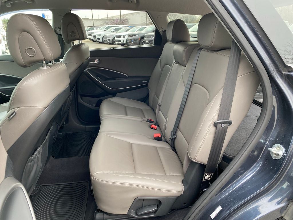 2017 Hyundai SANTA FE SE