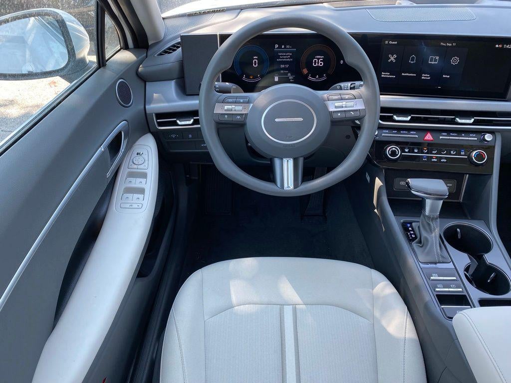 2025 Hyundai SONATA SE