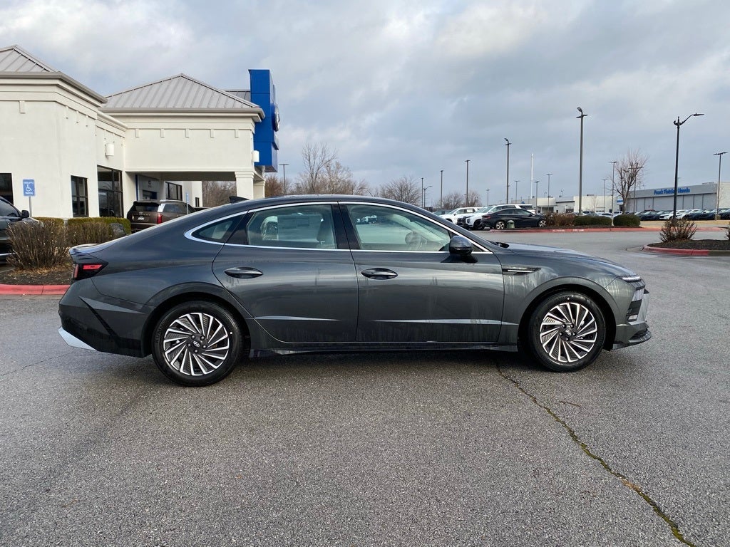 2026 Hyundai SONATA HYBRID SEL