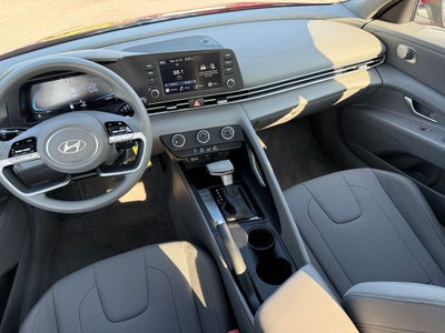 2025 Hyundai ELANTRA SE