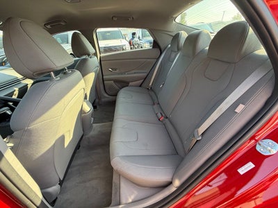 2025 Hyundai ELANTRA SE