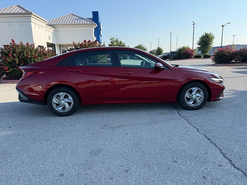 2025 Hyundai ELANTRA SE