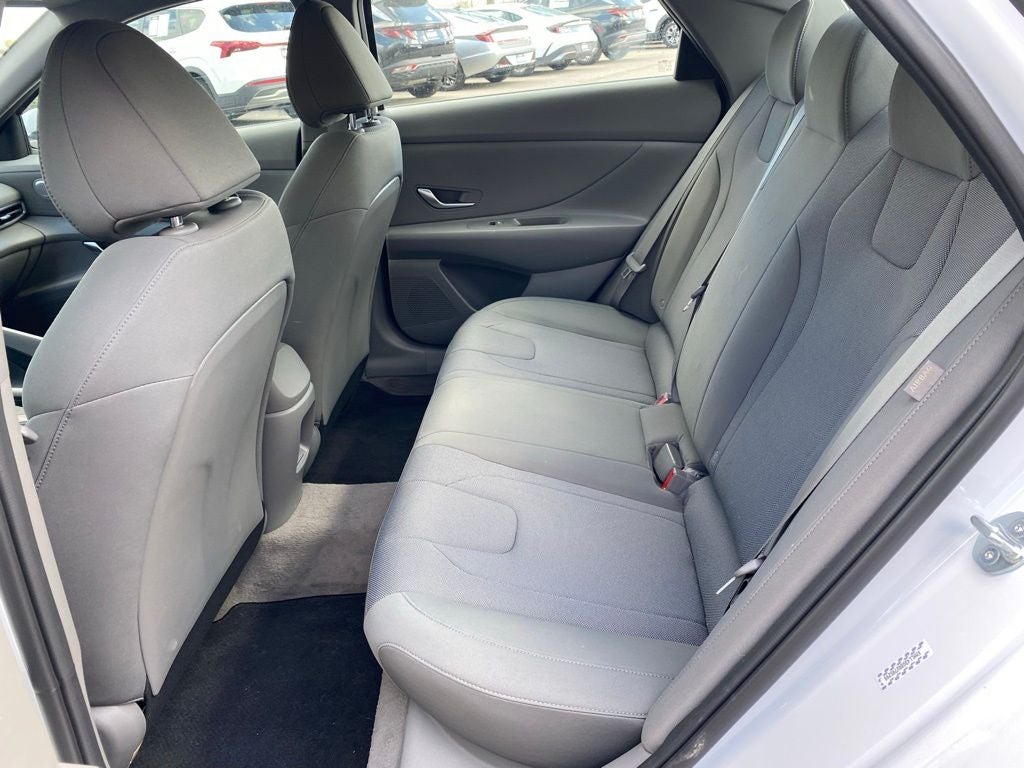 2024 Hyundai ELANTRA SE