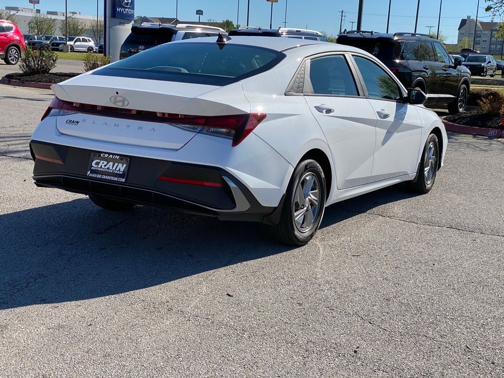 2024 Hyundai ELANTRA SE