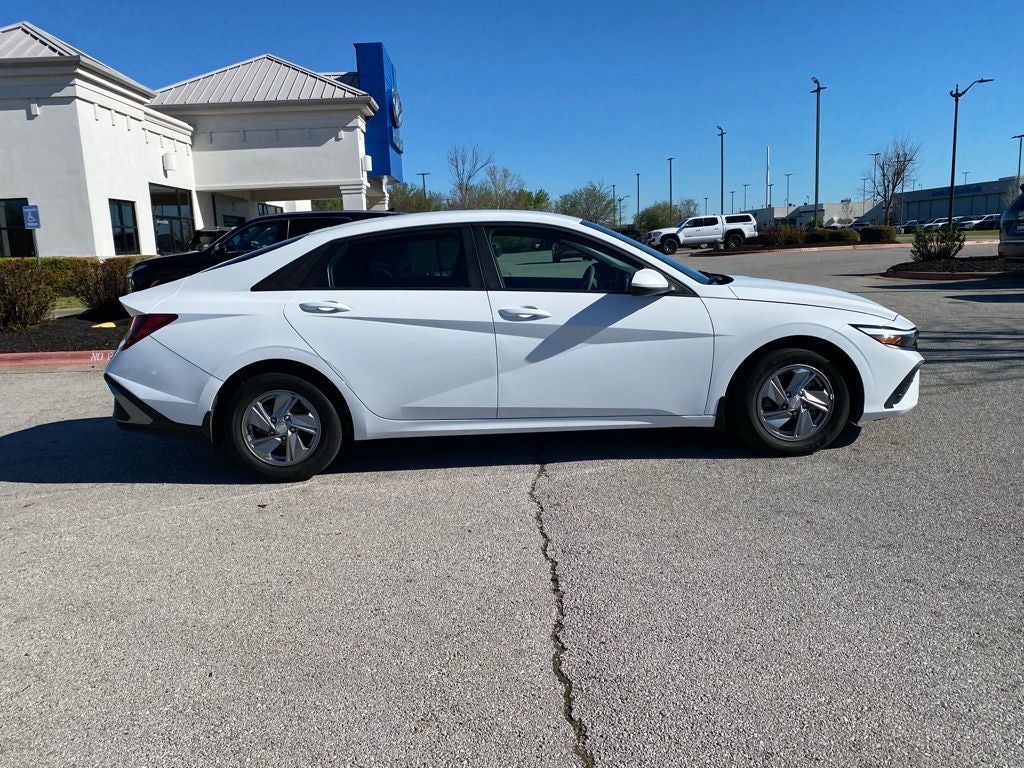 2024 Hyundai ELANTRA SE