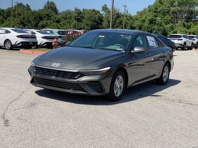 2026 Hyundai ELANTRA SE