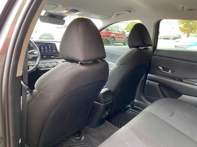 2025 Hyundai ELANTRA SE