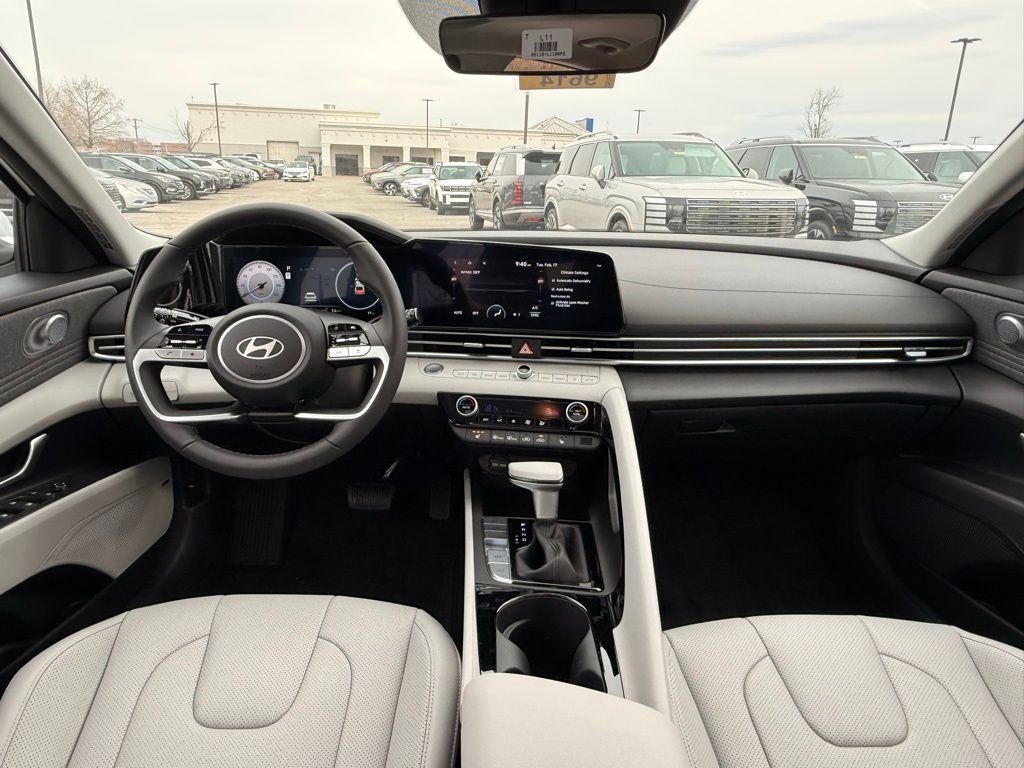 2025 Hyundai ELANTRA Limited