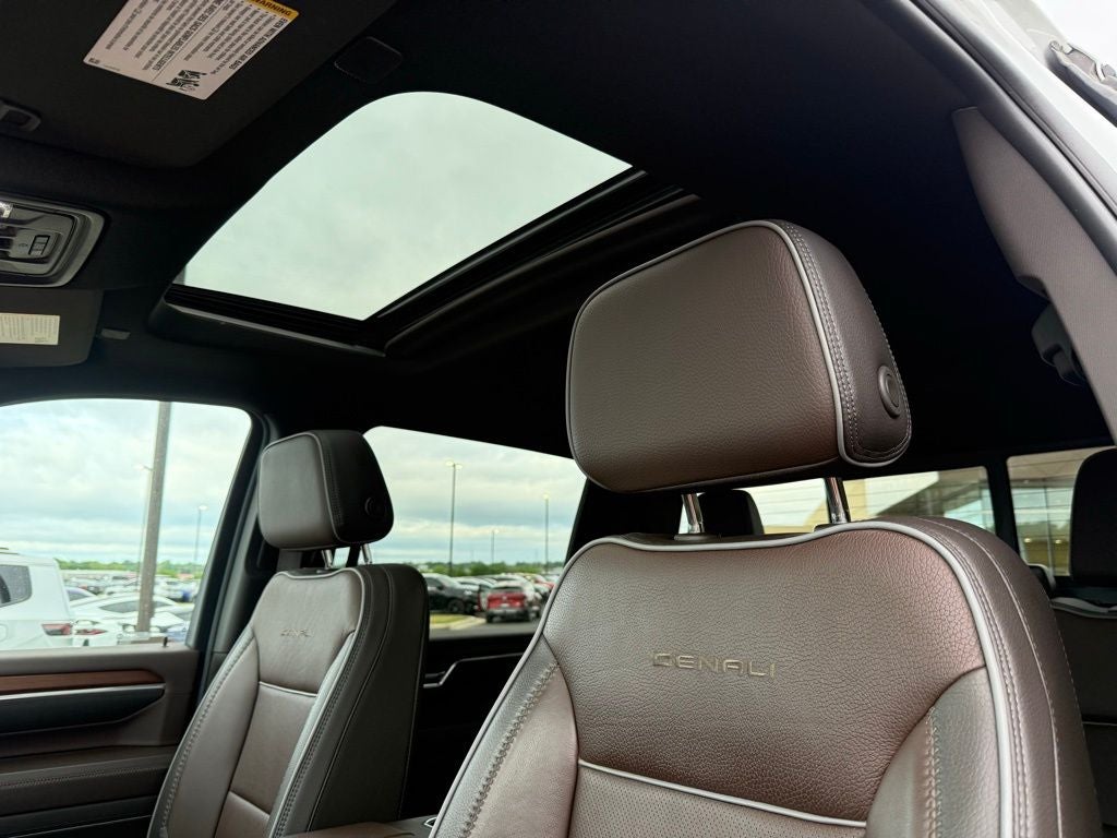 2024 GMC Sierra 2500HD Denali DENALI PREFERRED POWER STEPS,