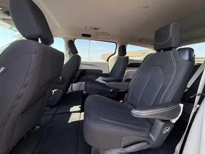 2024 Chrysler Voyager LX