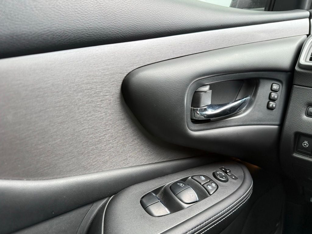 2022 Nissan Murano SL Moonroof Package