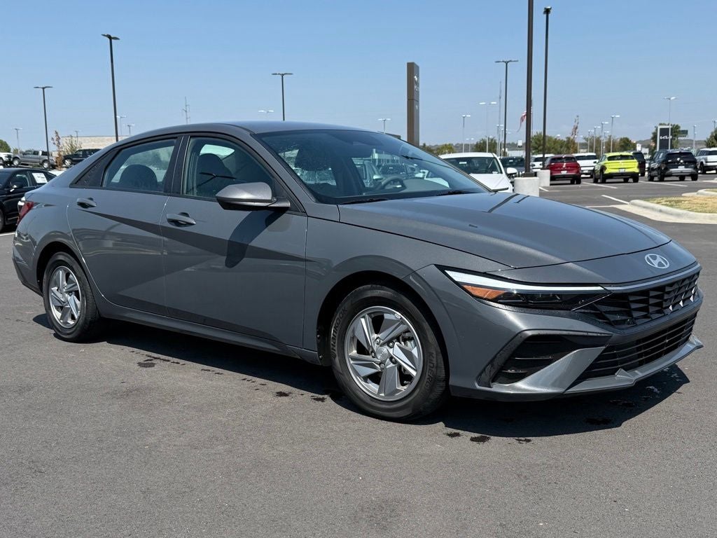 2024 Hyundai ELANTRA SE