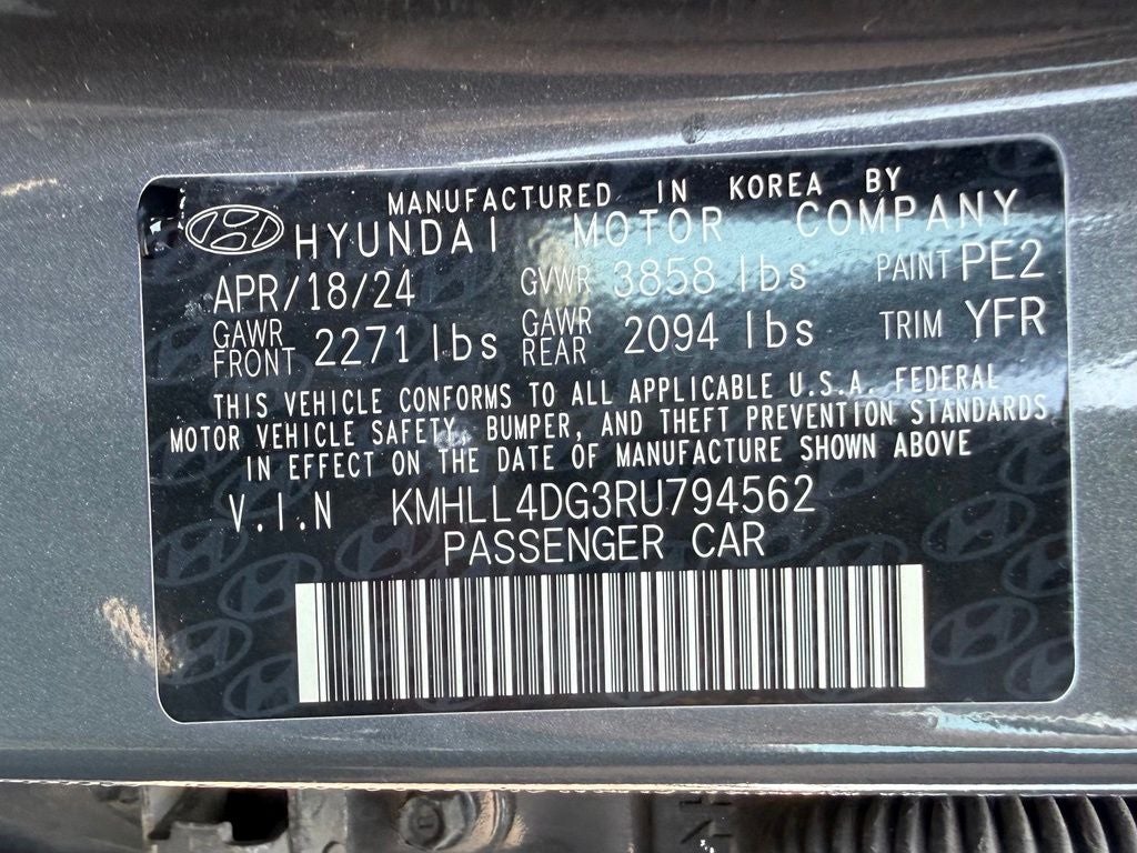 2024 Hyundai ELANTRA SE