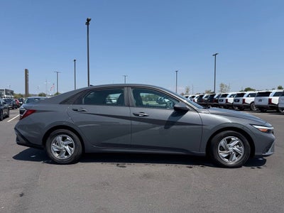 2024 Hyundai ELANTRA SE