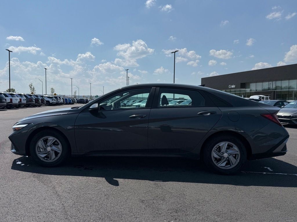 2024 Hyundai ELANTRA SE
